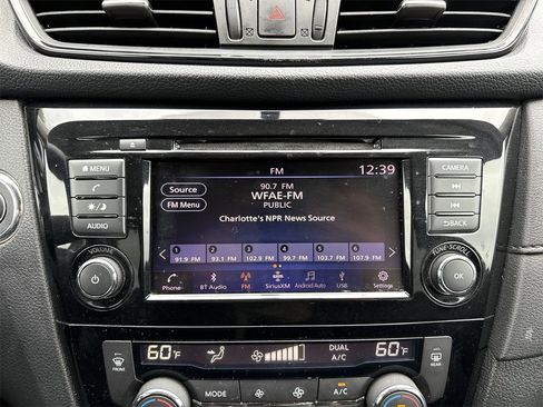 Used 2018 Nissan Rogue SV image 14