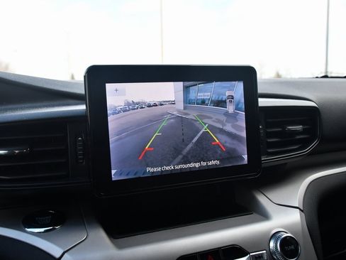 Used 2023 Ford Explorer XLT w/ Class IV Trailer Tow Package image 28