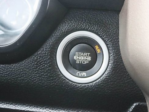 Used 2019 RAM 1500 Laramie image 29