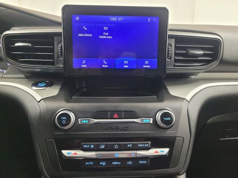 Used 2020 Ford Explorer XLT AWD/4WD image 25