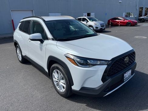 Used 2022 Toyota Corolla Cross LE AWD/4WD image 2
