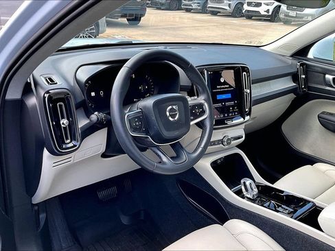 Used 2024 Volvo XC40 B5 Plus w/ Protection Package Premier AWD/4WD image 16