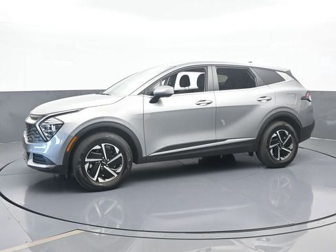 Used 2024 Kia Sportage LX image 2