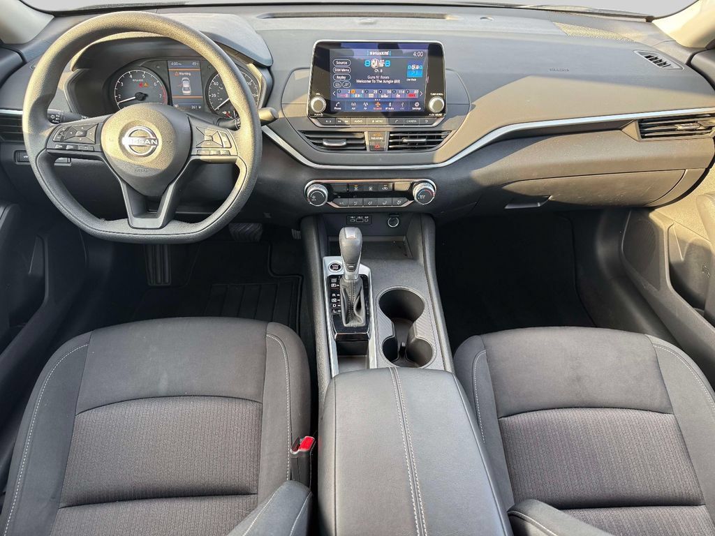 Used 2025 Nissan Altima 2.5 S FWD image 12