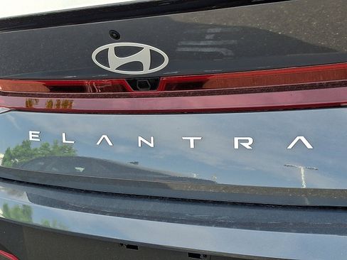 Certified 2025 Hyundai Elantra Sport FWD image 30