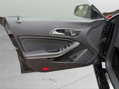 Used 2018 Mercedes-Benz CLA 250 4MATIC image 13