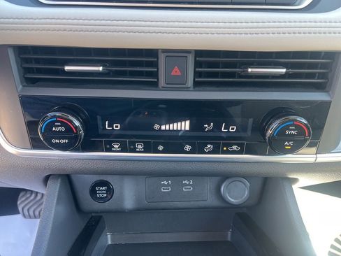 Used 2025 Nissan Rogue SV FWD image 26
