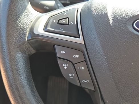 Used 2017 Ford Fusion SE w/ Fusion SE Technology Package FWD image 10