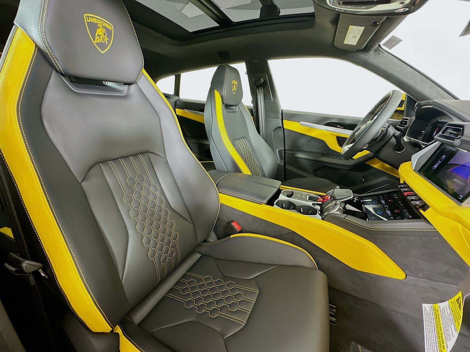 Used 2025 Lamborghini Urus S AWD/4WD image 38