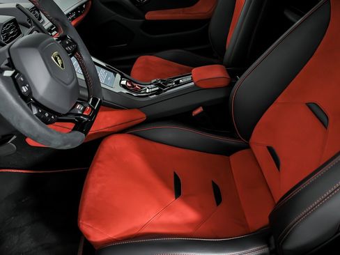 Used 2020 Lamborghini Huracan EVO image 21