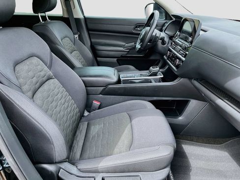 Used 2025 Nissan Pathfinder SV w/ SV Premium Package FWD image 29