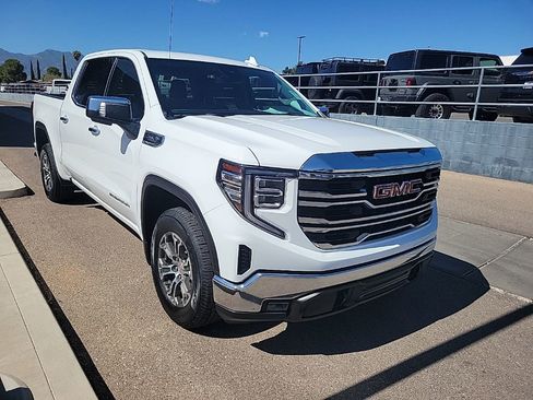 Used 2025 GMC Sierra 1500 SLT RWD image 9