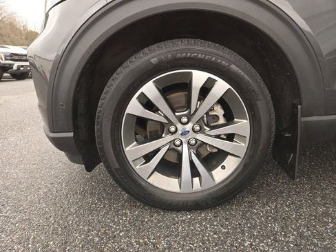 Used 2020 Ford Explorer Platinum w/ Premium Technology Package image 4