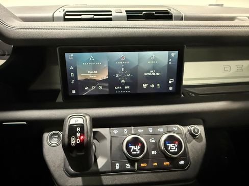 Used 2022 Land Rover Defender 110 S image 31