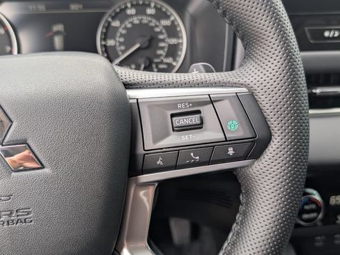 New 2026 Mitsubishi Outlander AWD image 16