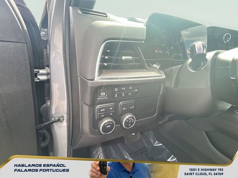 Used 2025 Chevrolet Suburban Z71 image 17