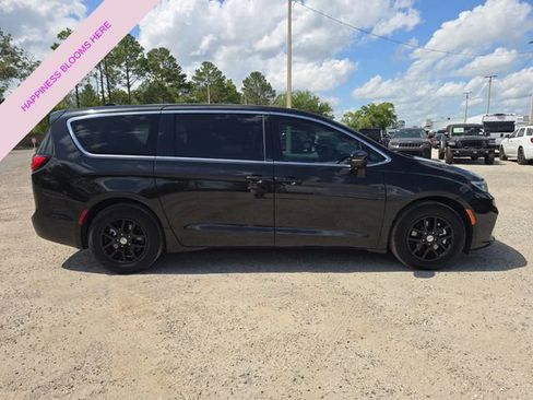 Certified 2023 Chrysler Pacifica Touring-L FWD image 3