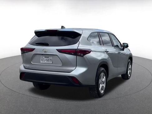 Used 2025 Toyota Highlander LE image 14