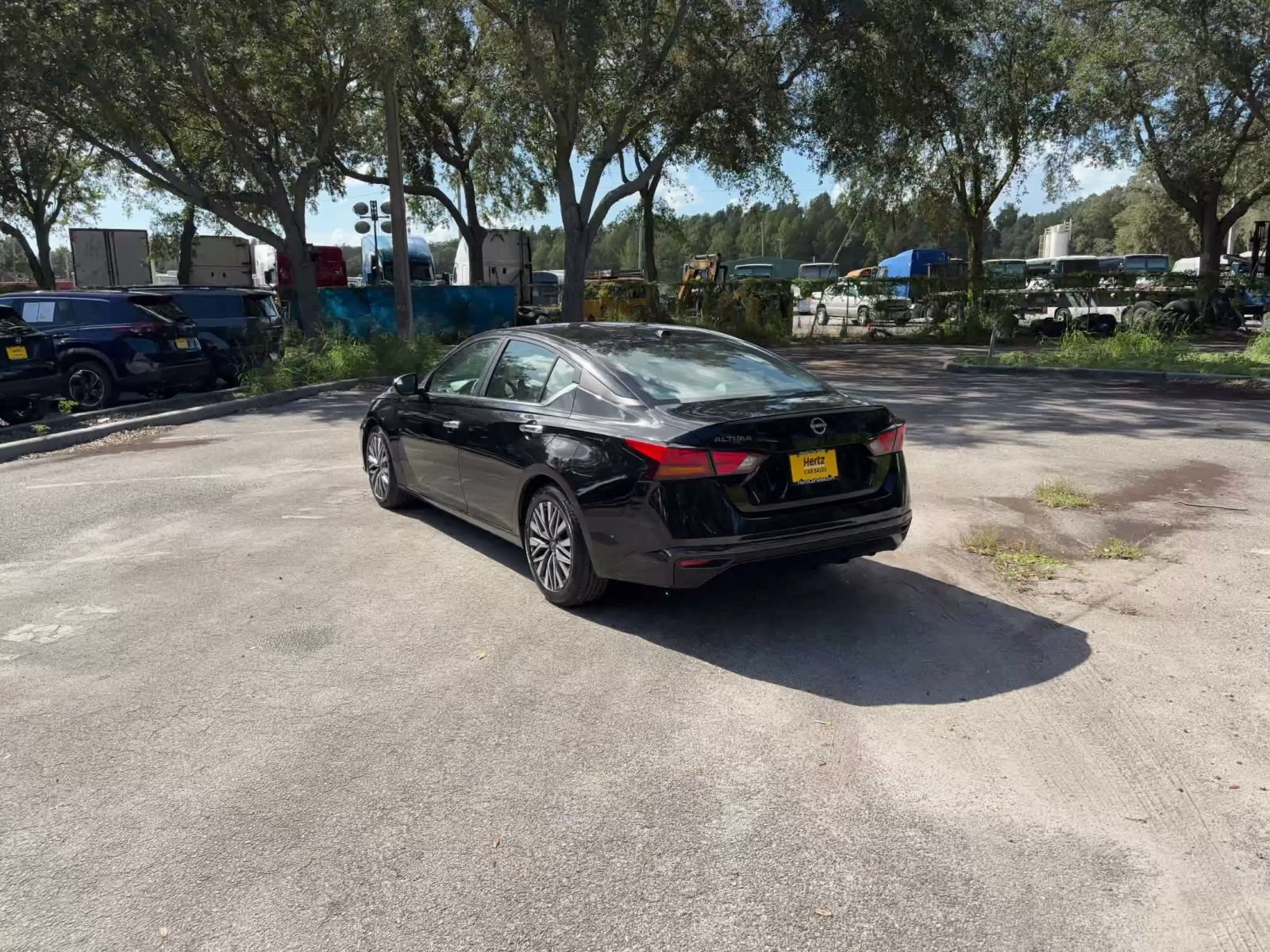 Used 2025 Nissan Altima 2.5 SV FWD image 10