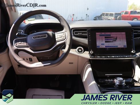 Used 2024 Jeep Wagoneer Series II w/ Flexible Seating Group RWD image 20