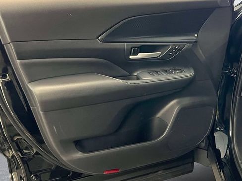 Used 2025 Toyota Grand Highlander AWD Hybrid image 15