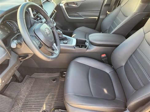 Used 2025 Toyota RAV4 XLE Premium image 9