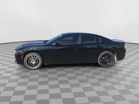 Used 2021 Dodge Charger SXT RWD image 5