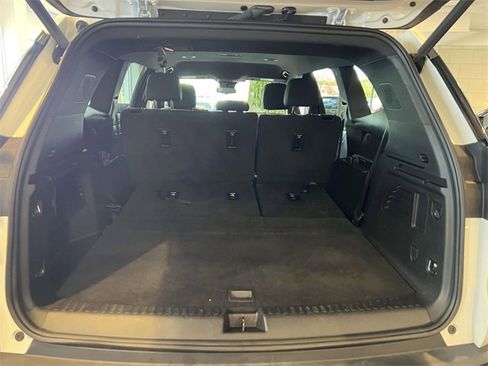 Certified 2025 GMC Acadia Elevation image 9