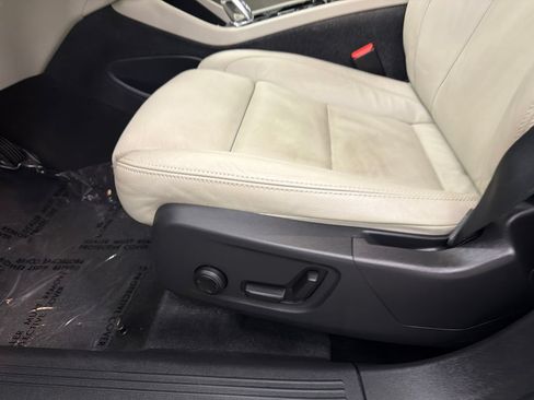 Used 2023 Volvo XC40 B5 Ultimate AWD/4WD image 10