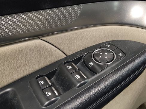 Used 2018 Ford Explorer XLT FWD image 27
