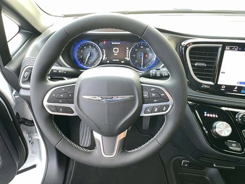 Used 2026 Chrysler Pacifica Select AWD/4WD image 27
