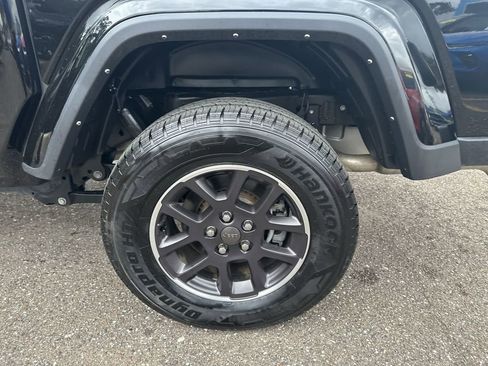 Used 2023 Jeep Gladiator Overland image 33