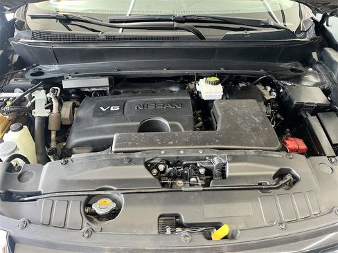 Used 2020 Nissan Pathfinder Platinum image 31