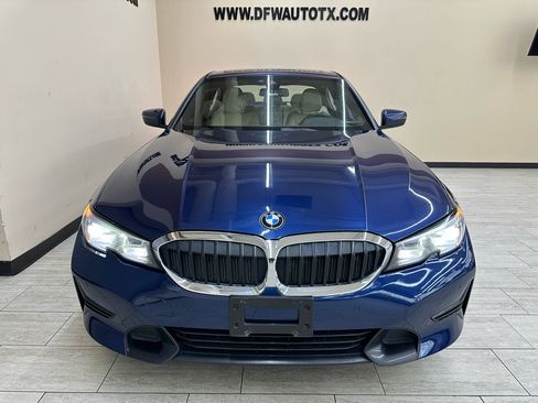 Used 2019 BMW 330i xDrive Sedan w/ Driving Assistance Package image 3