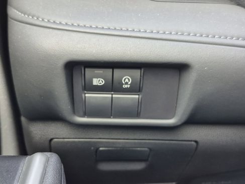 Used 2023 Toyota Highlander L image 36