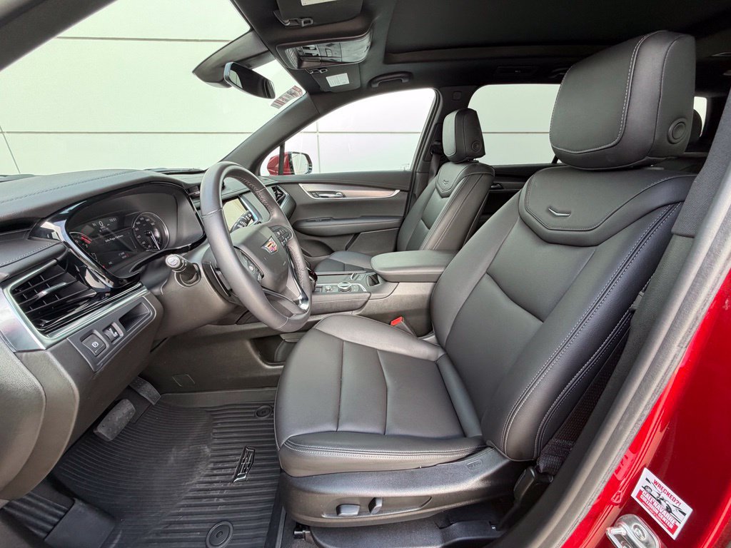 Used 2025 Cadillac XT6 Luxury FWD image 11