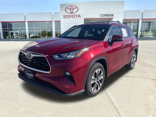 Used 2020 Toyota Highlander XLE AWD/4WD image 7