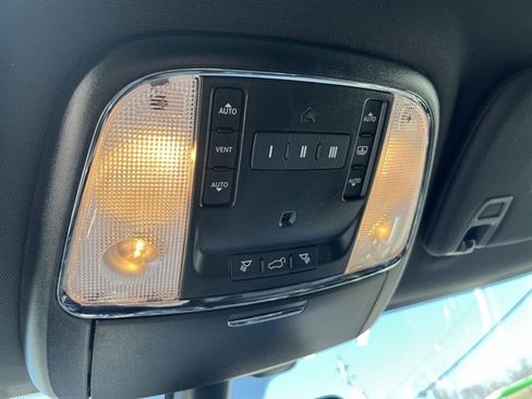 Used 2019 Jeep Grand Cherokee Limited w/ Luxury Group II AWD/4WD image 31