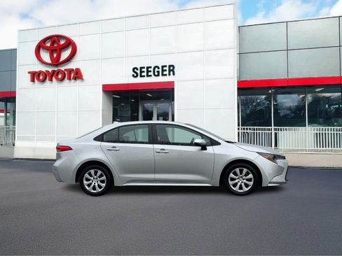 Used 2024 Toyota Corolla LE image 2