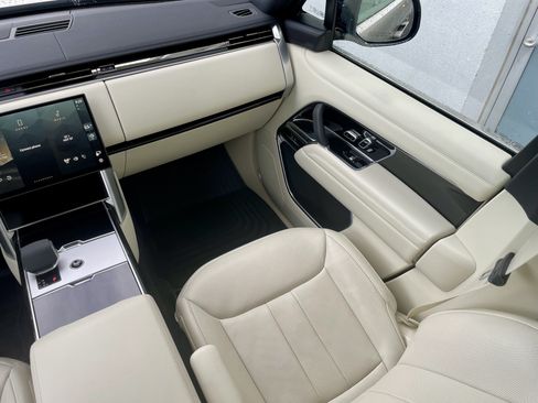 Used 2025 Land Rover Range Rover Long Wheelbase SE AWD/4WD image 18