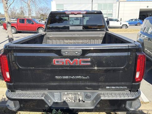 Used 2022 GMC Sierra 3500 Denali w/ Denali Black Diamond Edition image 5