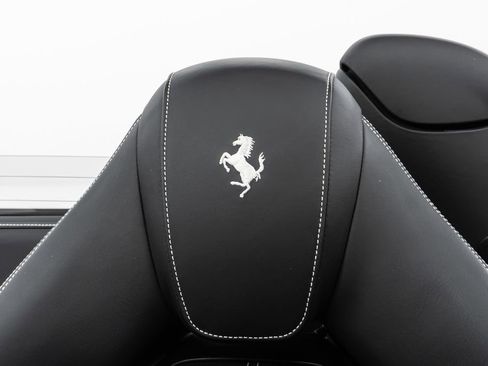 Used 2022 Ferrari F8 Tributo image 42