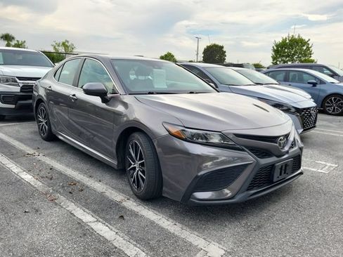 Used 2021 Toyota Camry SE FWD image 2