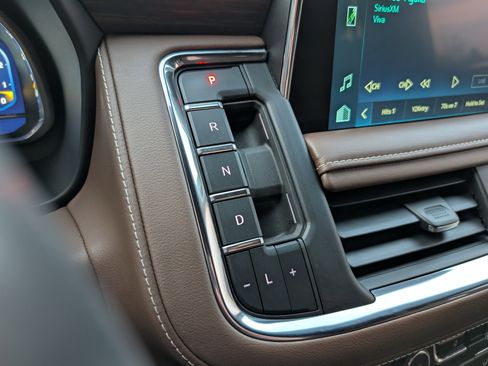 Used 2022 Chevrolet Tahoe High Country image 32