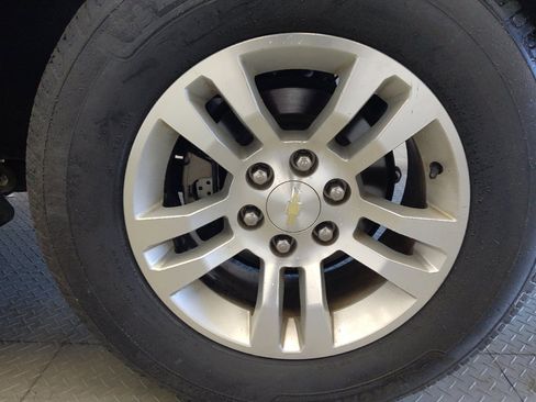 Used 2016 Chevrolet Suburban LS RWD image 31