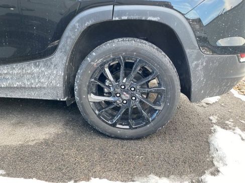 Used 2023 GMC Terrain SLE w/ Driver Convenience Package image 5