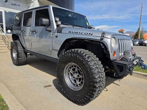 Used 2013 Jeep Wrangler Unlimited Rubicon w/ Max Tow Pkg image 3