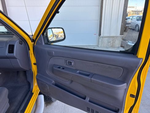 Used 2001 Nissan Xterra SE image 11