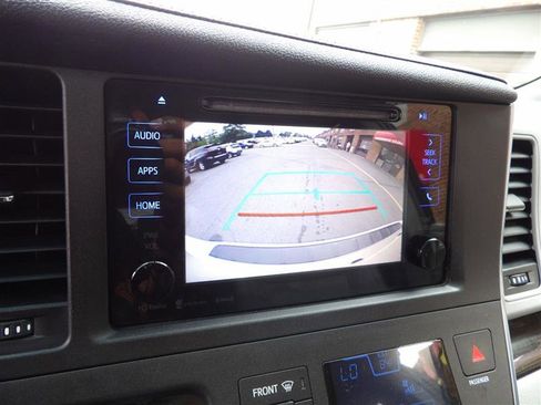 Used 2016 Toyota Sienna XLE image 20