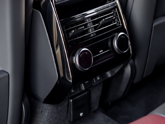 New 2026 Land Rover Range Rover Sport Dynamic SE AWD/4WD image 30